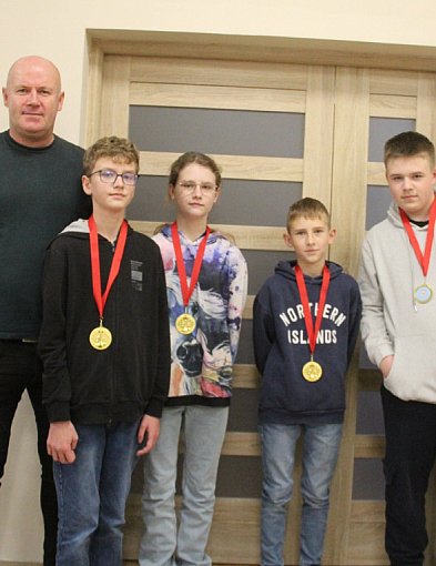 Drużyny “DWÓJKI” mistrzami Chełmna w Szachach [wyniki, zdjęcia]-96776