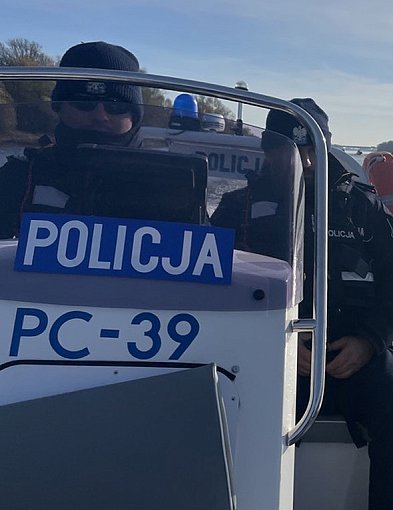 Ćwiczenia policjantów i ratowników wodnych na Wiśle i Drwęcy-97070