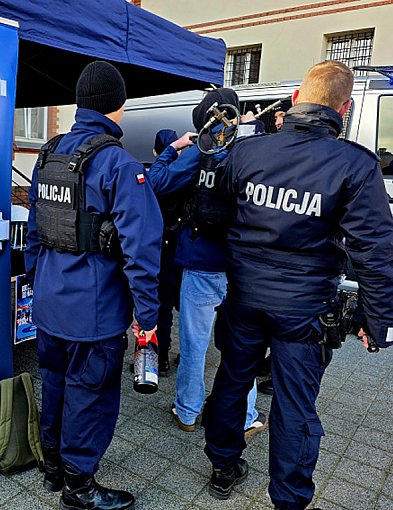 Dzień otwarty w KPP w Chełmnie z udziałem uczniów „mundurówki"-97682