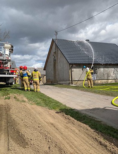 Piekło pod dachem – dramatyczna walka z pożarem w Malankowie