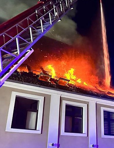Aż 22 zastępy straży pożarnej gasiły wczorajszy pożar na ul. 22 Stycznia