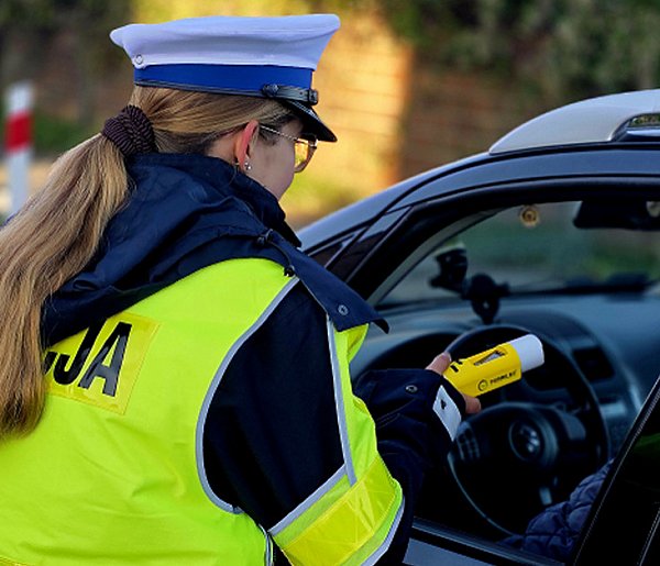 Trzeźwy poranek w powiecie chełmińskim - troje kierowców i rowerzysta wpadli...-95794
