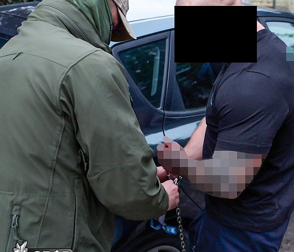 CBŚP rozbiło brutalną grupę przestępczą. Zabezpieczono narkotyki, broń-97067