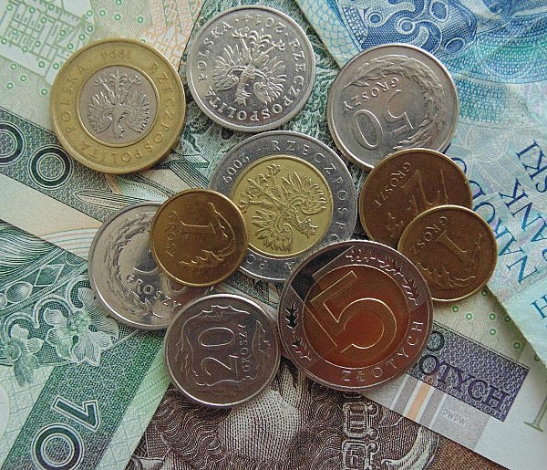 Nowe regulacje dla dorabiających. Od grudnia zmieniają się limity-97792