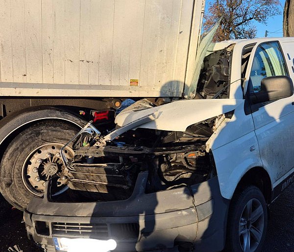 Wypadek na drodze powiatowej w Unisławiu – śliska jezdnia utrudniała ruch-97962