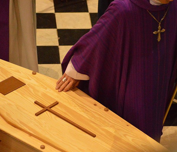 Rewolucja w pochówkach coraz bliżej. Tego w Polsce jeszcze nie było-98360