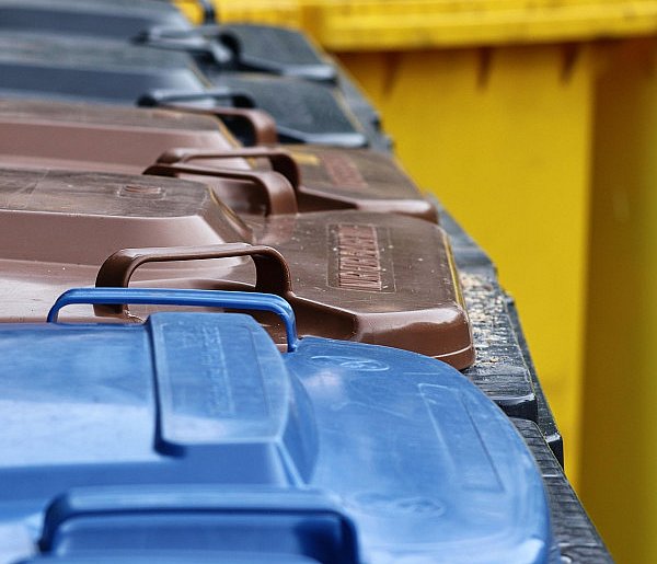 Fioletowe worki na odpady. Oto, co powinno tam trafiać-99232