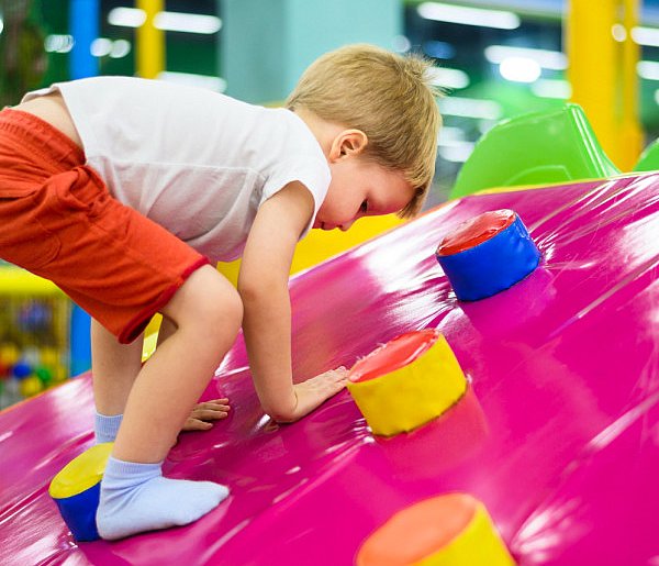 Zostawiasz dziecko w sali zabaw? Urząd wykrył poważne uchybienia-99475