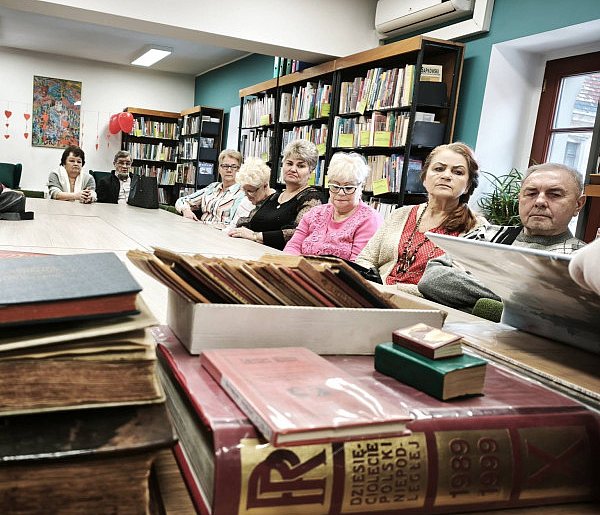 Odwiedziny seniorów w chełmińskiej bibliotece
