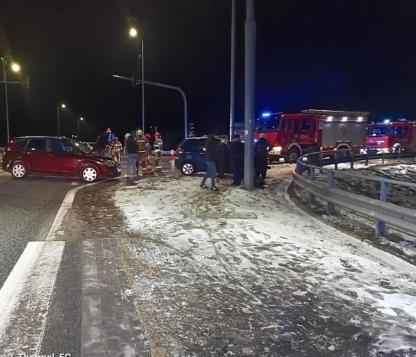 Zderzenie dwóch samochodów na skrzyżowaniu z DK 91 w Chełmnie