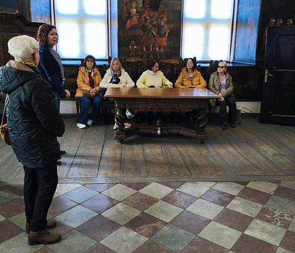 Sztuka, historia i pasja – seniorzy w świecie rodziny Piotrowiczów