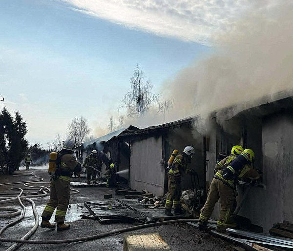Kłęby dymu widoczne z wielu kilometrów - groźny pożar w Chełmnie