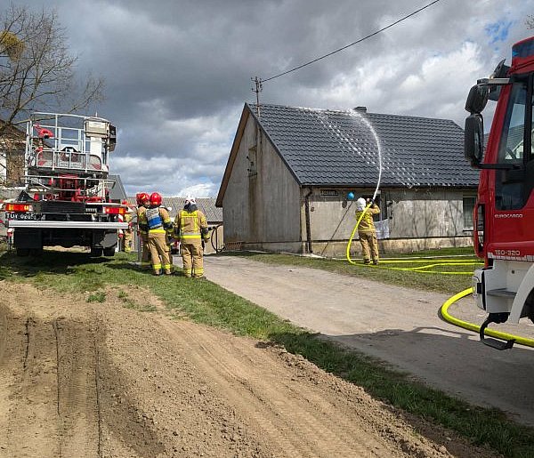 Piekło pod dachem – dramatyczna walka z pożarem w Malankowie