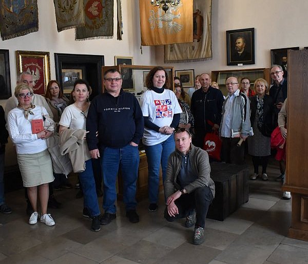 ESKAPADA. Poznaj swój region z przewodnikiem za nami