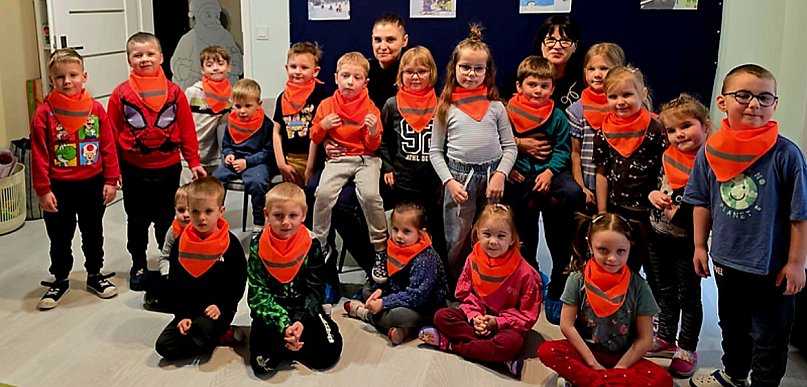 Policjanci rozmawiali z dziećmi o bezpiecznych feriach