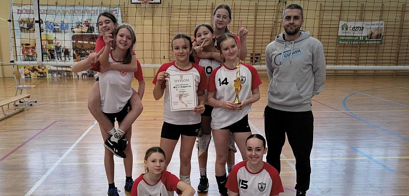 „Igrzyska Dzieci”. Cały powiat grał w siatkówkę w Stolnie!