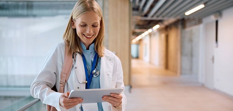 Egzaminy, sesje i zaliczenia – czego się spodziewać na studiach medycznych za gran