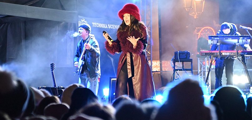 Lanberry pełna energii podczas Walentynkowego koncertu na Rynku w Chełmnie