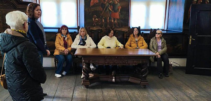 Sztuka, historia i pasja – seniorzy w świecie rodziny Piotrowiczów