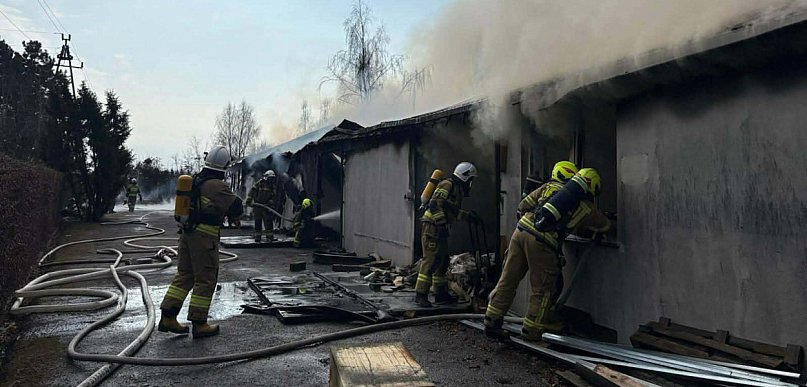 Kłęby dymu widoczne z wielu kilometrów - groźny pożar w Chełmnie