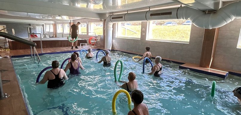 Seniorzy z Klubu Seniora „Złoty Krąg” aktywnie i z uśmiechem