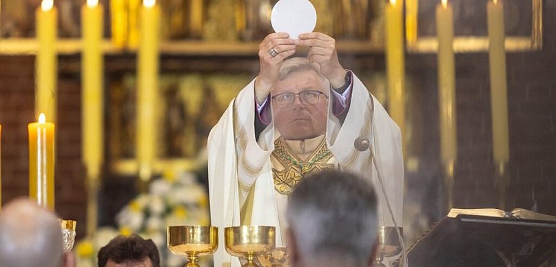 Zmartwychwstały objawia się przez ludzi