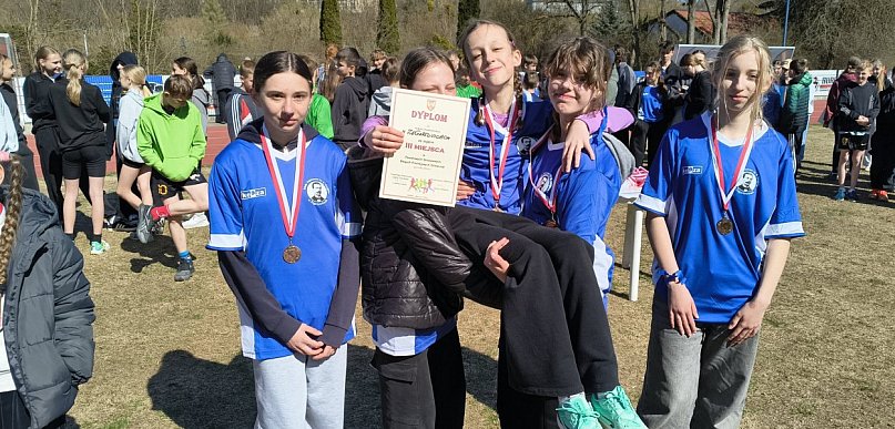 Wielkie drużynowe biegi przełajowe! Brawa dla wszystkich zawodników