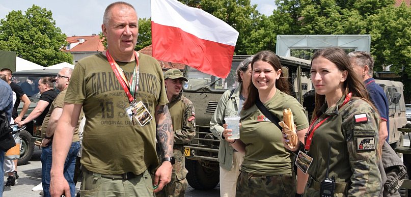 Parada, terenowe przejazdy i historia. Militarne święto w Chełmnie