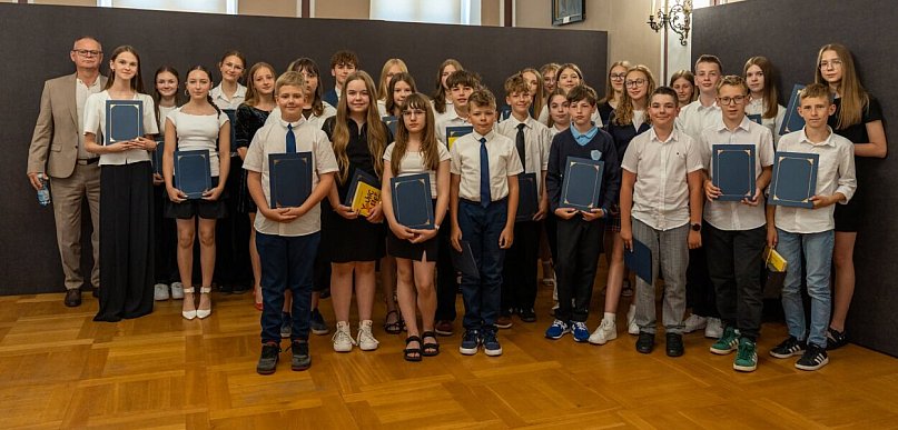 Nagrody Burmistrza dla najlepszych uczniów szkół podstawowych