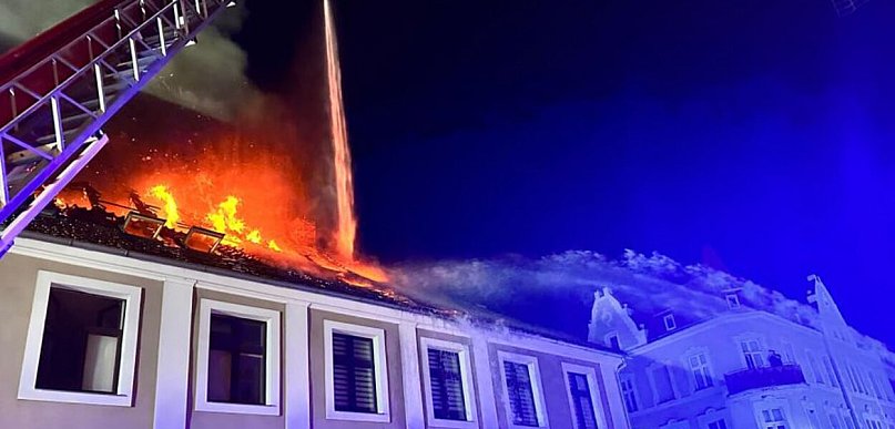 Aż 22 zastępy straży pożarnej gasiły wczorajszy pożar na ul. 22 Stycznia