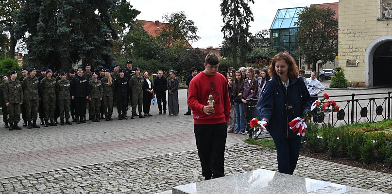 Marsz Pamięci w Chełmnie – młodzież oddała hołd ofiarom II wojny światowej - 95584