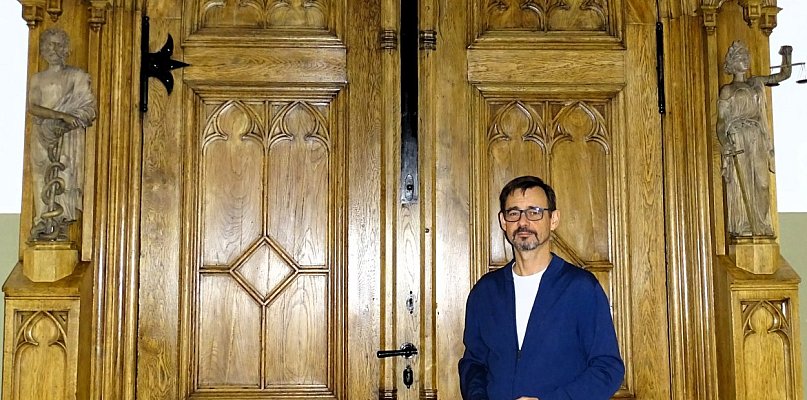 Aula naszego „ogólniaka” jest teraz jeszcze piękniejsza! - 96758