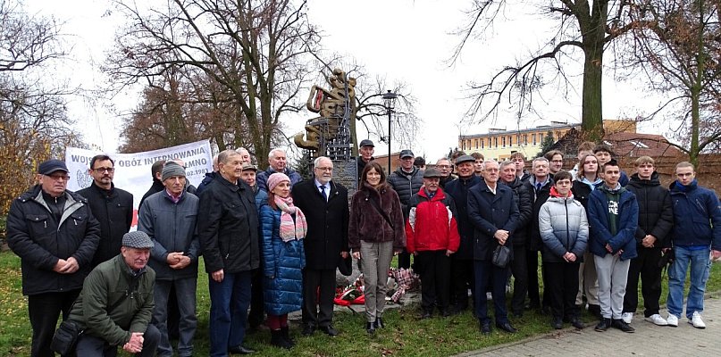 Obchody 44. rocznicy wprowadzenia stanu wojennego i Dnia Pamięci Ofiar.. - 98469