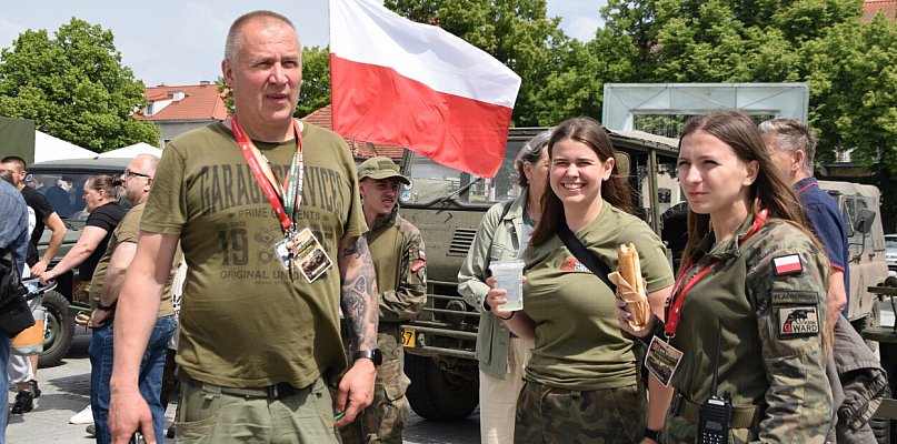 Parada, terenowe przejazdy i historia. Militarne święto w Chełmnie