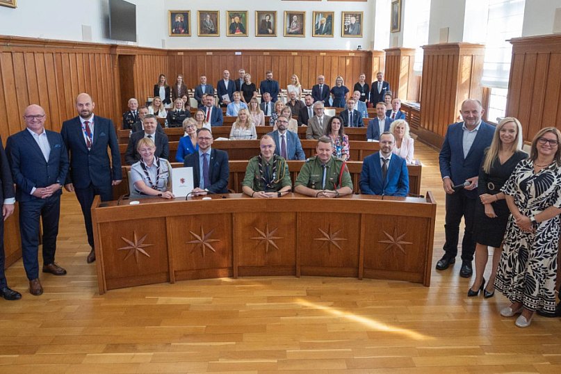 Nowe umowy FEdKP: ekologiczny transport miejski...