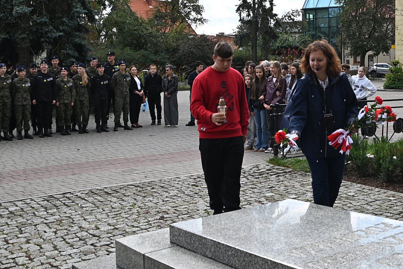Marsz Pamięci w Chełmnie – młodzież oddała hołd...