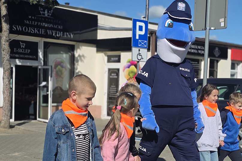 Lekcja bezpieczeństwa z Polfinem w SP 4 w Chełmnie