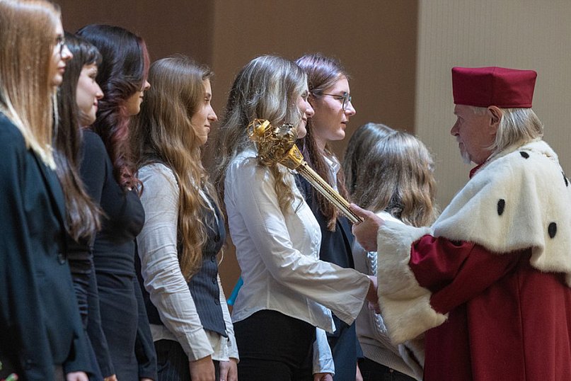 Vivat Academia, vivant Professores!