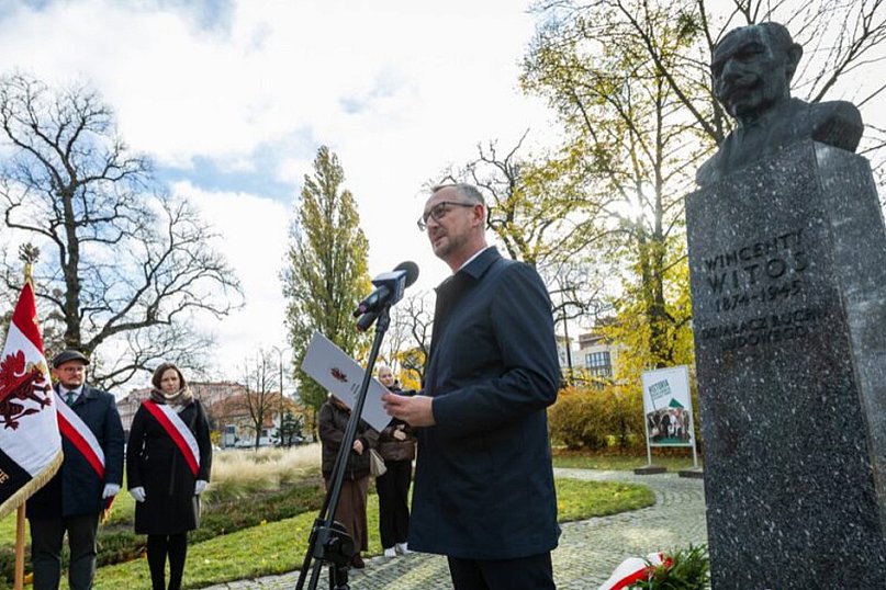 Uroczystości pod pomnikiem Wincentego Witosa