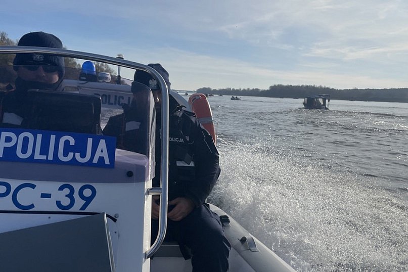 Ćwiczenia policjantów i ratowników wodnych