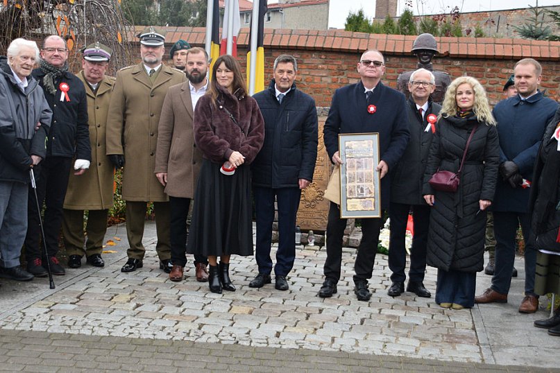 Uroczyste odsłonięcie pomnika 66. Kaszubskiego Pułku Piechoty