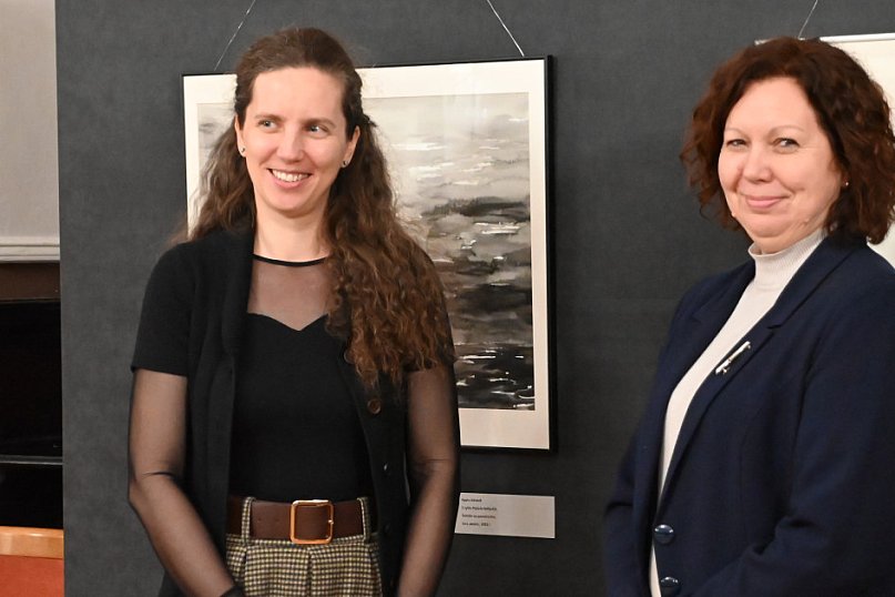 Wernisaż Agaty Jóźwiak: sztuka, która oddycha rytmem fal