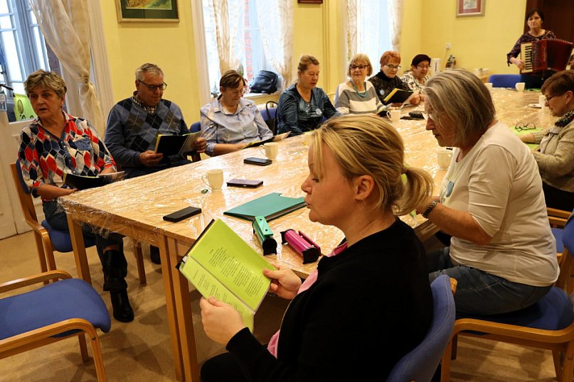 Zajęcia muzyczne w unisławskim Klubie Seniora