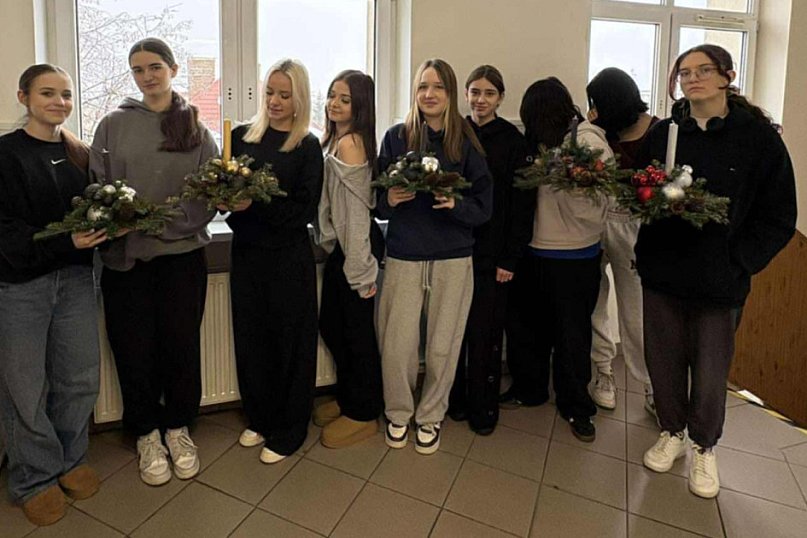 Świąteczne stroiki w klimacie „eko-glam”