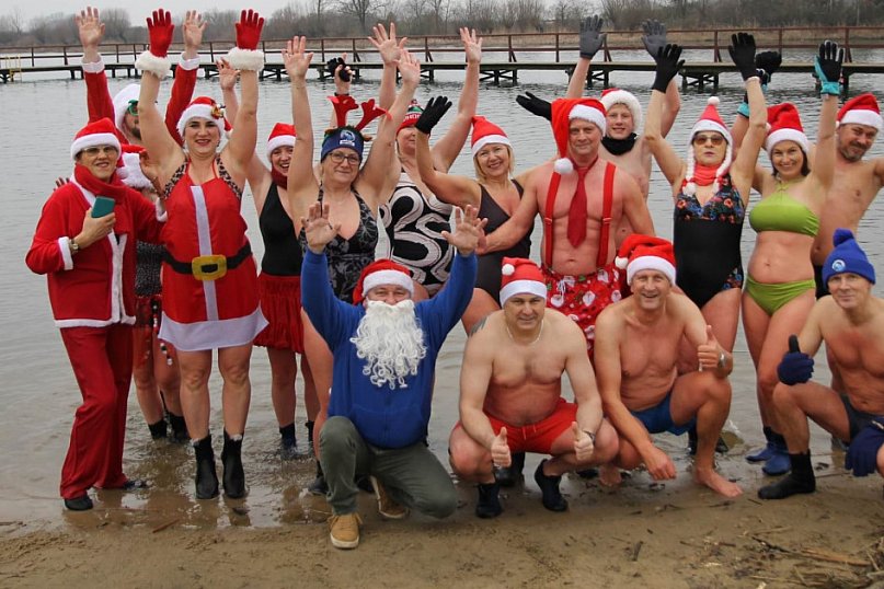 Mikołajkowe morsowanie nad Jeziorem Starogrodzkim