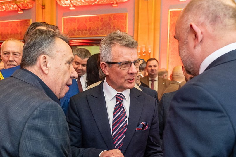 Samorządowcy na spotkaniu świątecznym u Marszałka