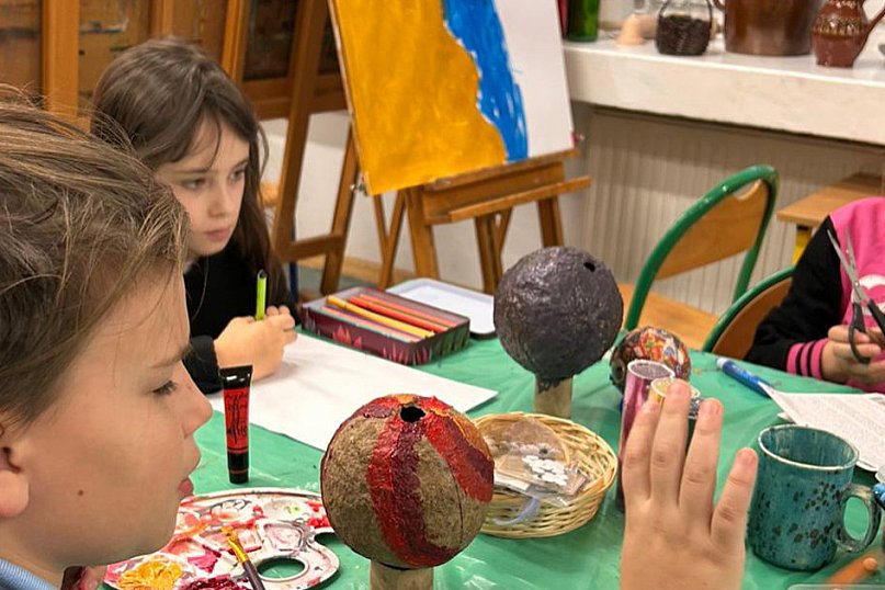 Wykonali ekologiczne ozdoby na warsztatach mâché