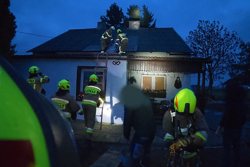 Pożar sadzy w kominie w Bajerzu