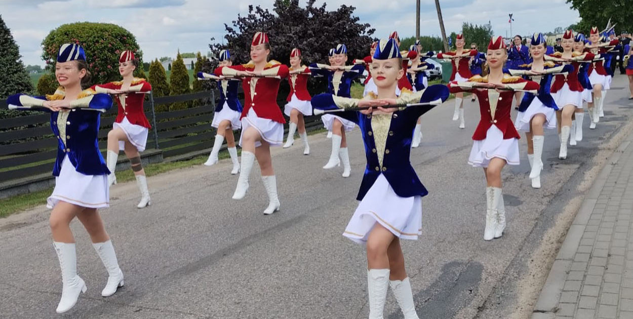 Orkiestra Dęta ChDK i Mażoretki z hołdem dla strażaków