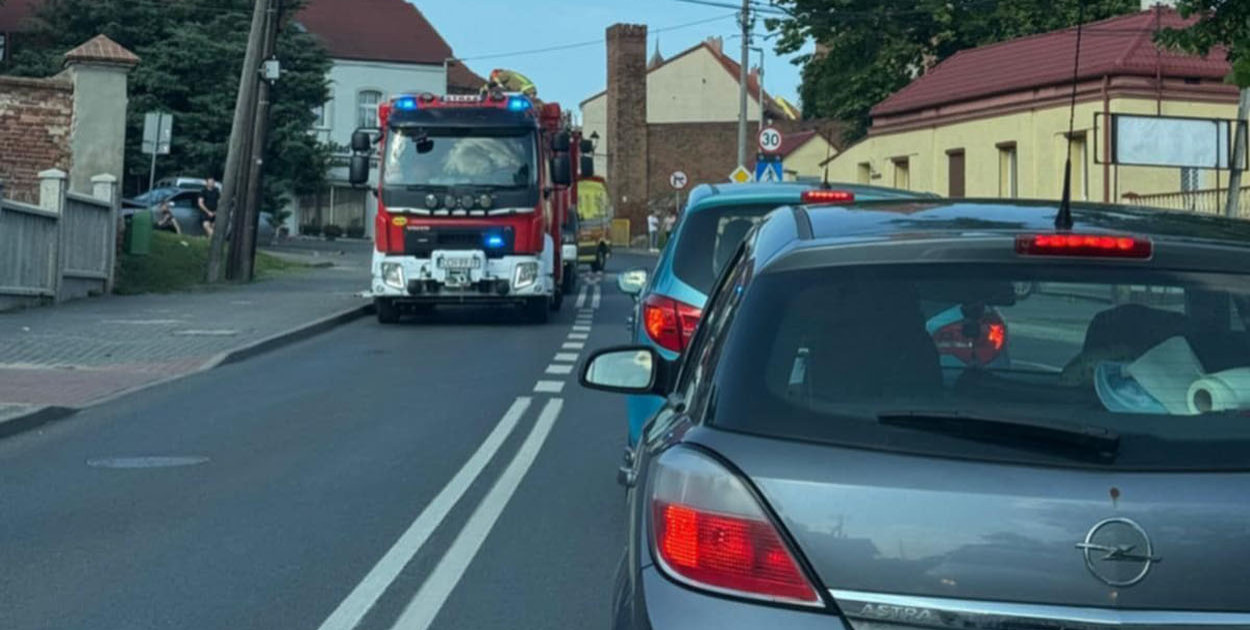 Kolizja BMW i Forda w Chełmnie: jedno dziecko w szpitalu